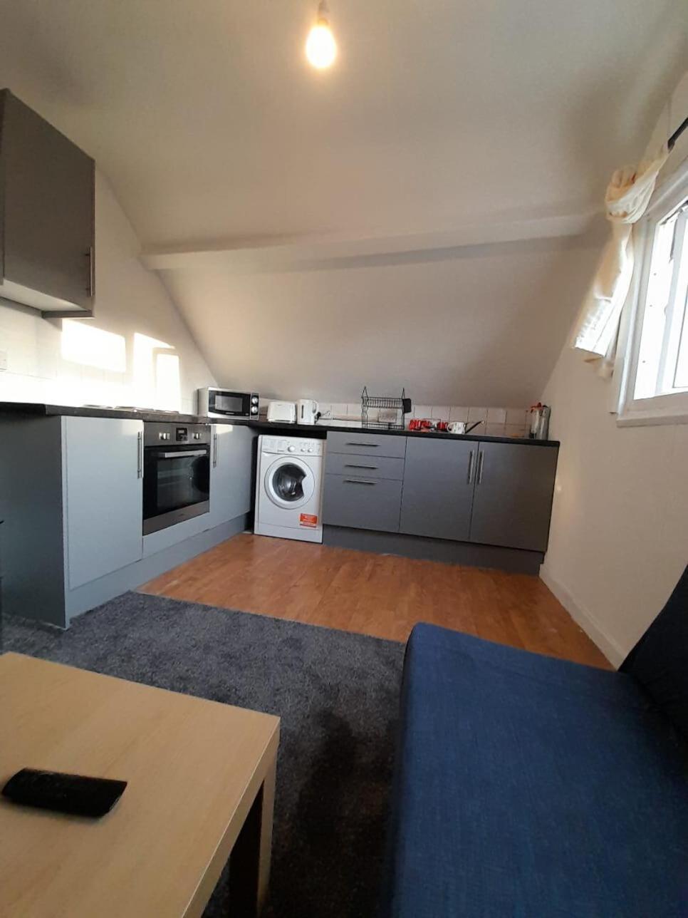 Entire Victoria Park Cardiff Apartment With Free Street Parking Bus 17 And 18 Direct To Cardiff City Centre, Fast Free Wi-Fi Exteriör bild