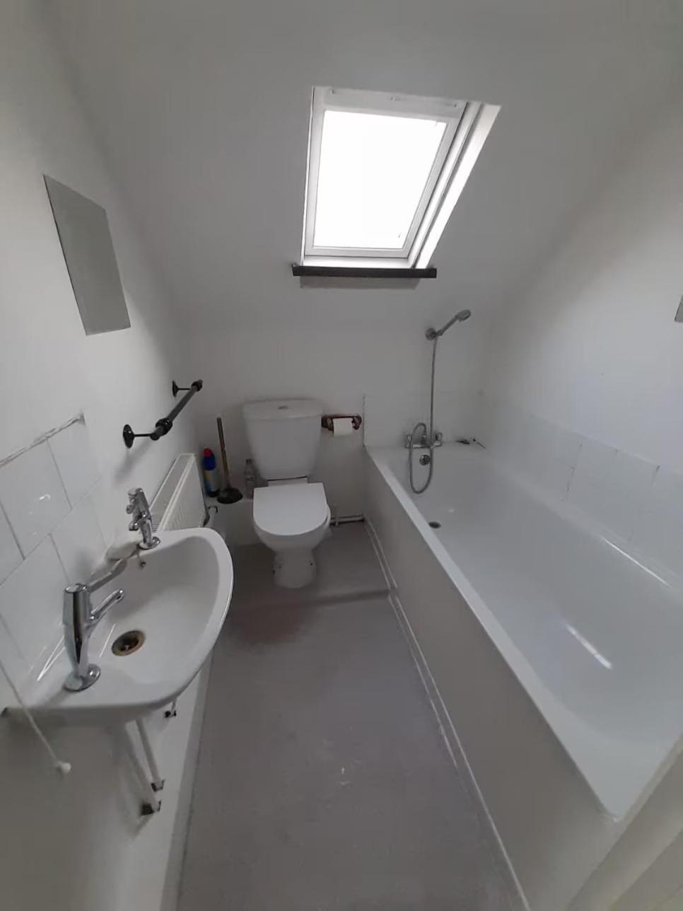 Entire Victoria Park Cardiff Apartment With Free Street Parking Bus 17 And 18 Direct To Cardiff City Centre, Fast Free Wi-Fi Exteriör bild