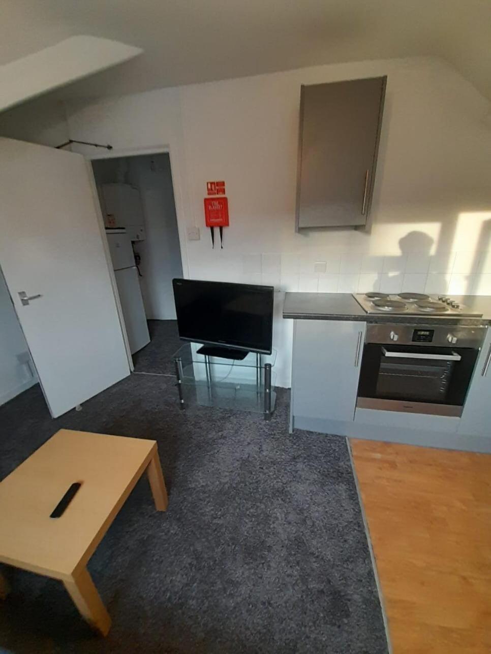 Entire Victoria Park Cardiff Apartment With Free Street Parking Bus 17 And 18 Direct To Cardiff City Centre, Fast Free Wi-Fi Exteriör bild